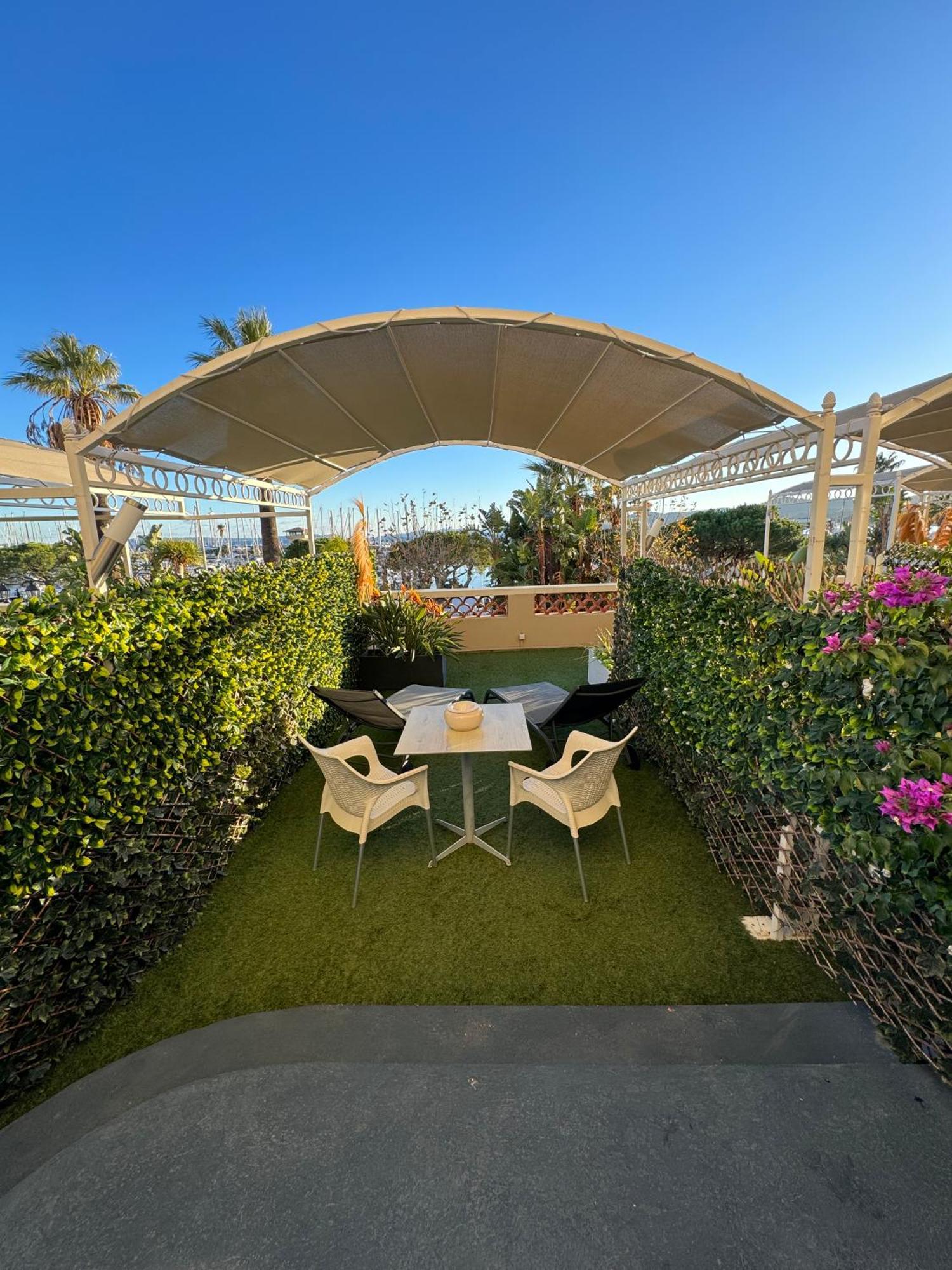 Hotel Le Rabelais Льо Лаванду Екстериор снимка