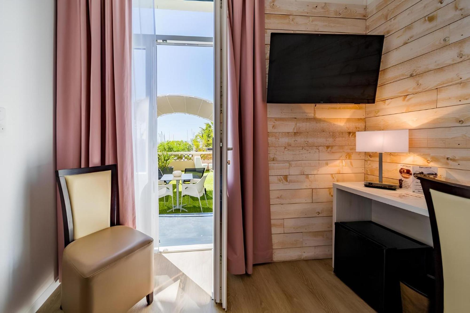 Hotel Le Rabelais Льо Лаванду Екстериор снимка